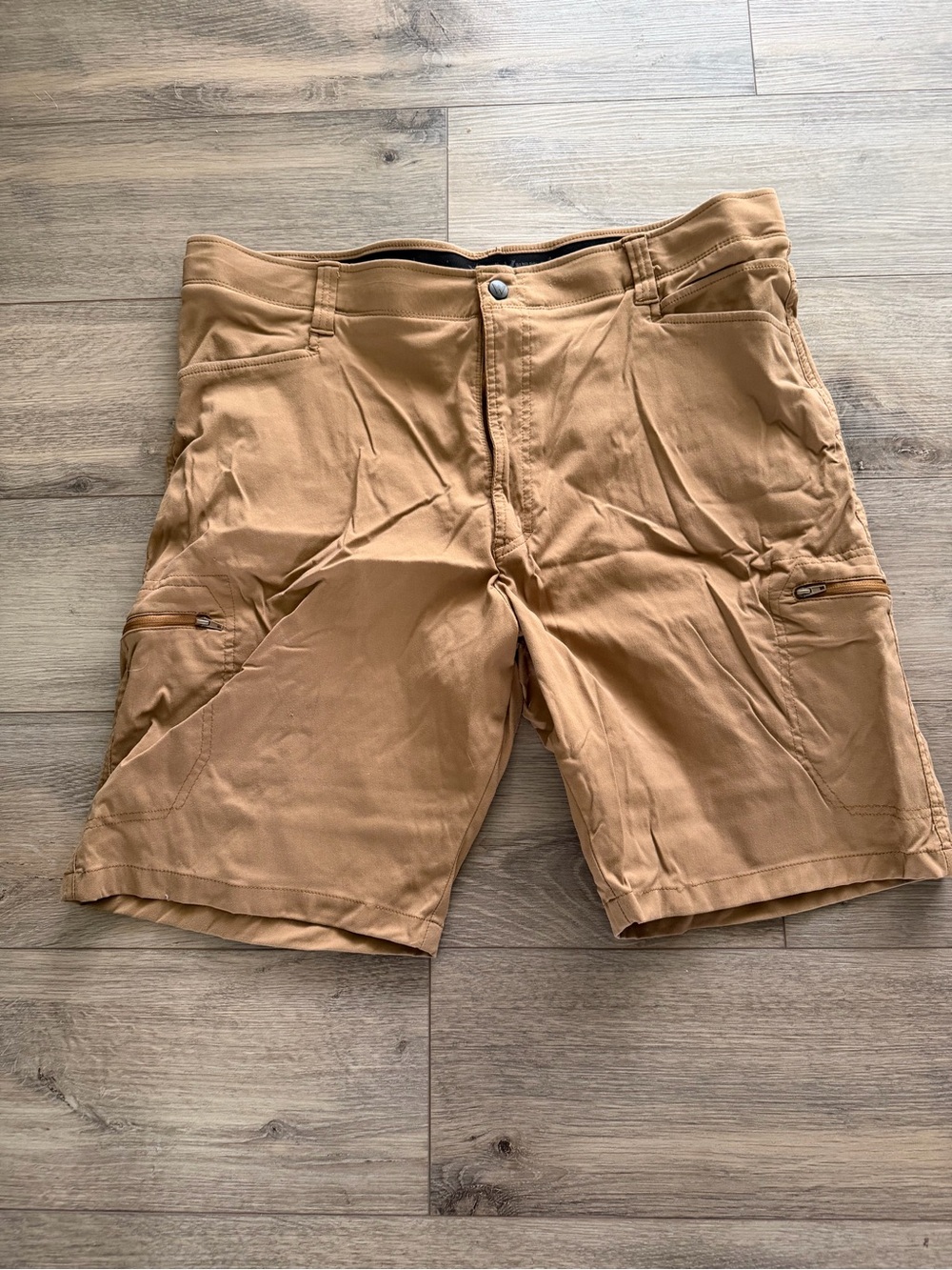 Wrangler Brown Cargo Shorts with Multiple Pockets